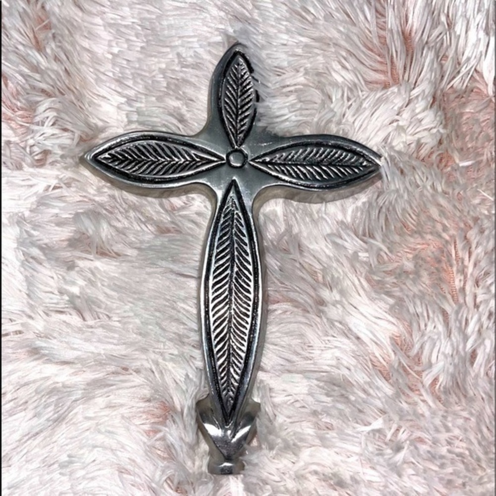 Beautiful 9” x 6” Pewter decorative cross